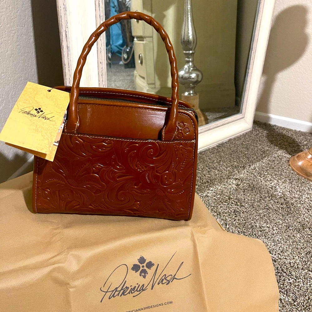 Adorable Patricia Nash Satchel😘
